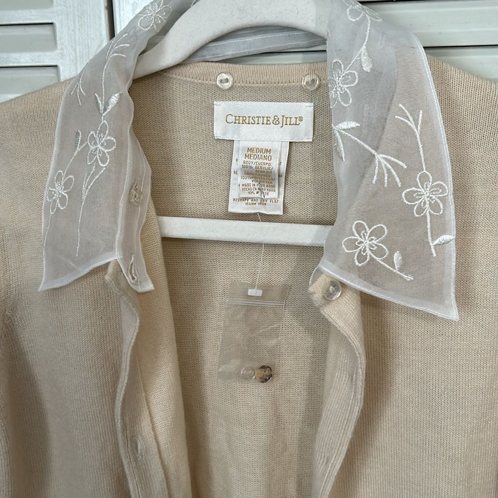 Christie & Jill Women's cream Long Sleeve Full Button Cardigan Sweater Size Med - Picture 2 of 4